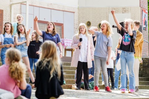 Unterstütze die Burgbühne Stromberg: Stimme jetzt für ihr nachhaltiges Akku-Projekt ab!